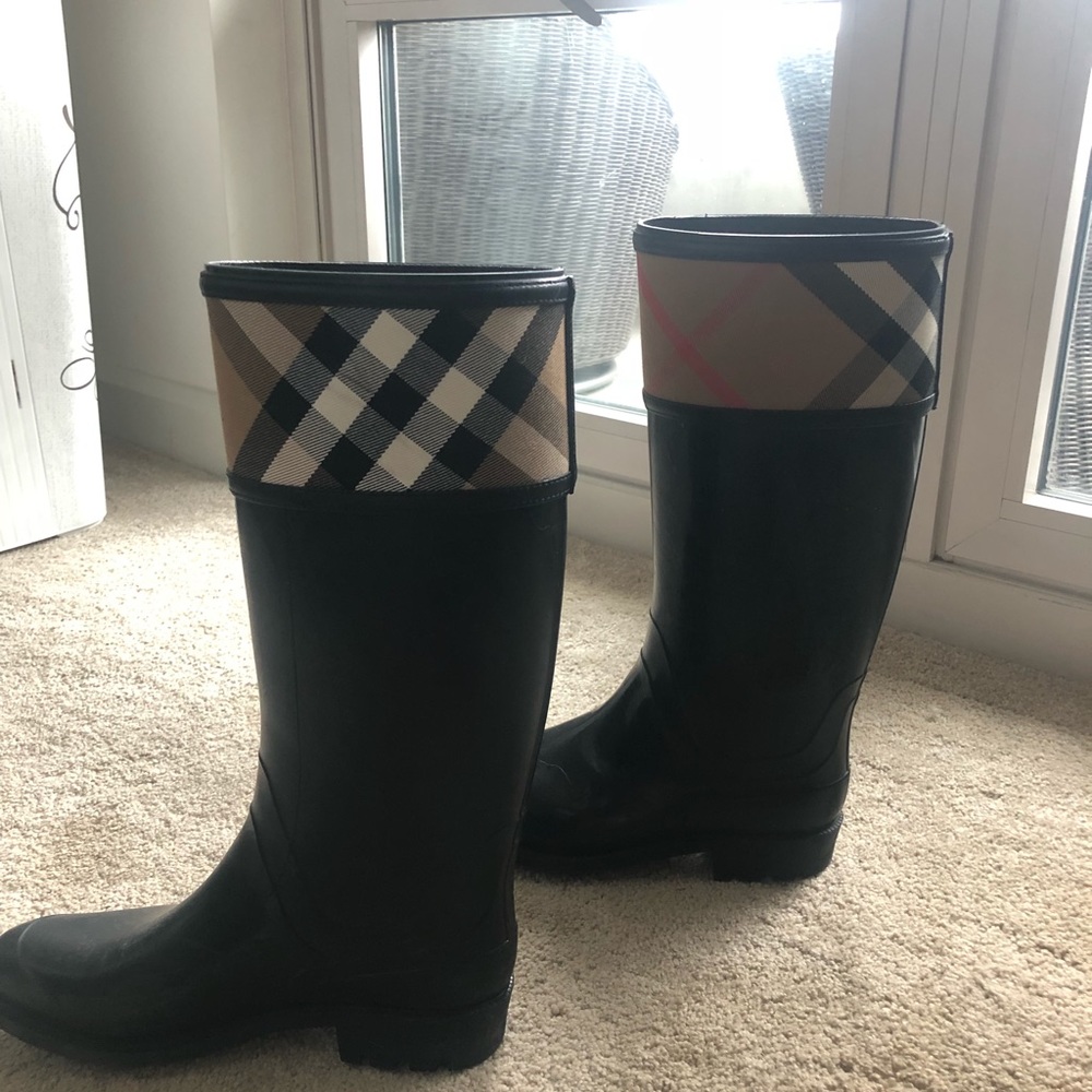 Burberry rainboots